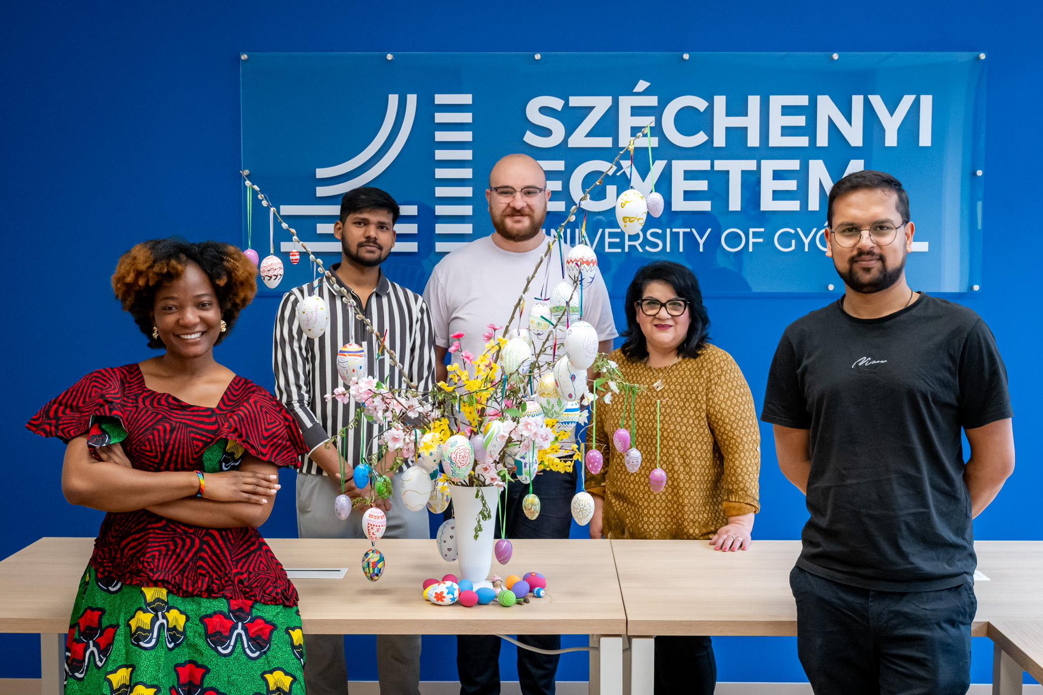 A creative activity accompanied the presentations: participants decorated Easter eggs, which were then used to create an Easter egg tree (Photo: András Adorján)